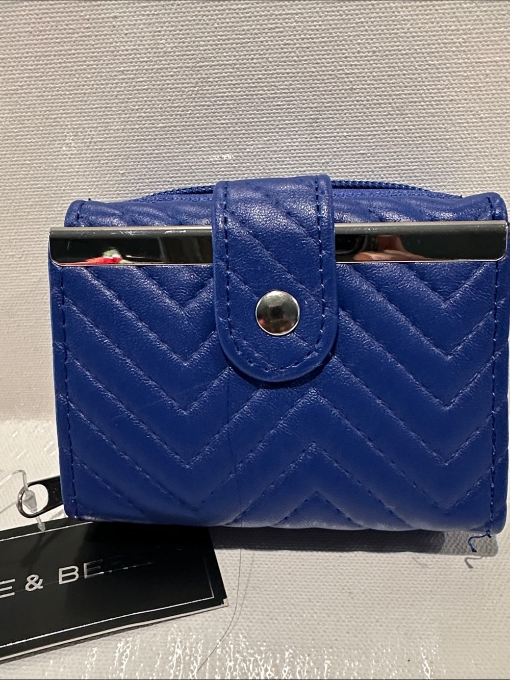 NWT Jane & Berry Compact Small Wallet with Card, ID, Bill and Coin Slots.